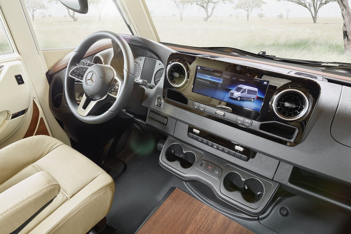 Carthago Wohnmobil c-line Integriert Mercedes-Benz Sprinter Cockpit